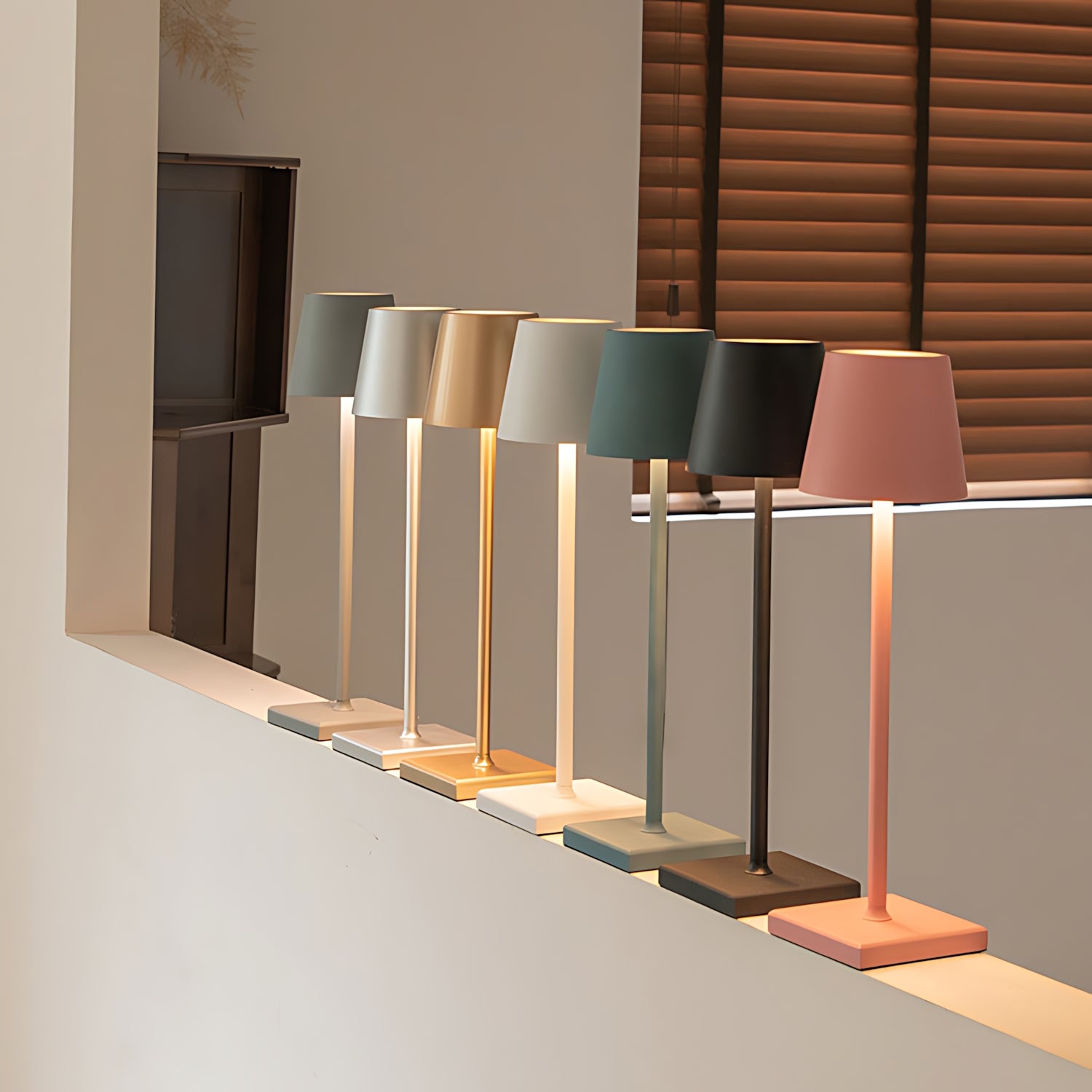 Felsenkamm - Wireless Rechargeable Table Lamp