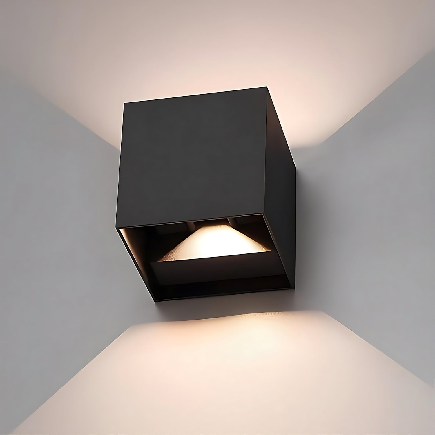 Lichtenstein - Cube Lamp Wall Light with Sensor