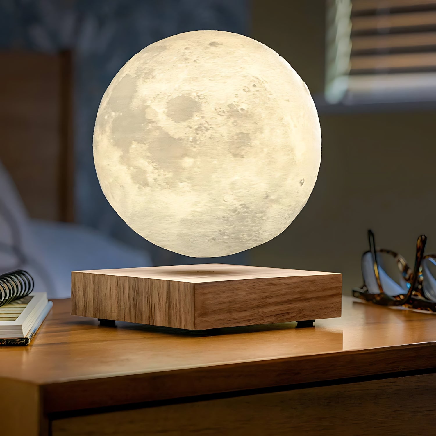 Eisenfeld - Levitating Moon Lamp