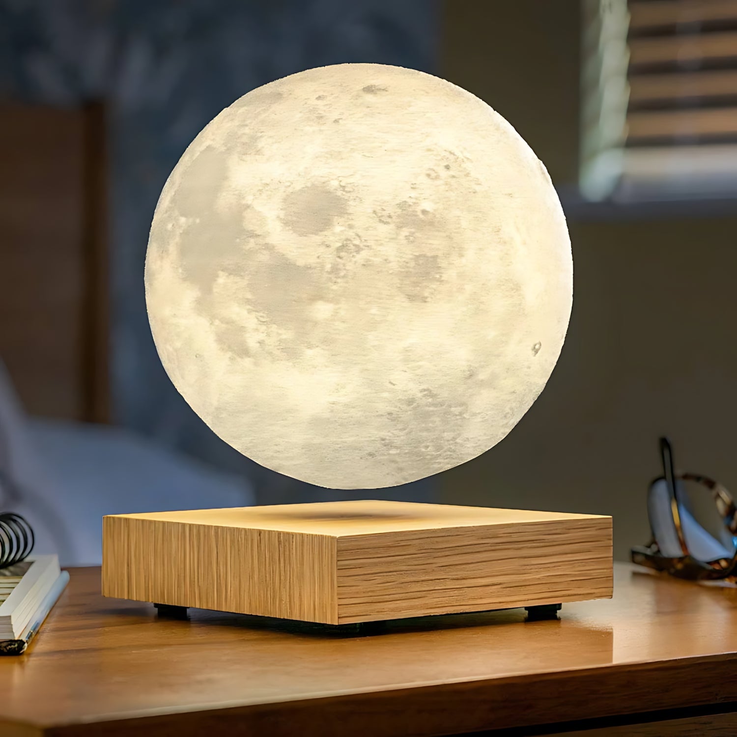 Eisenfeld - Levitating Moon Lamp